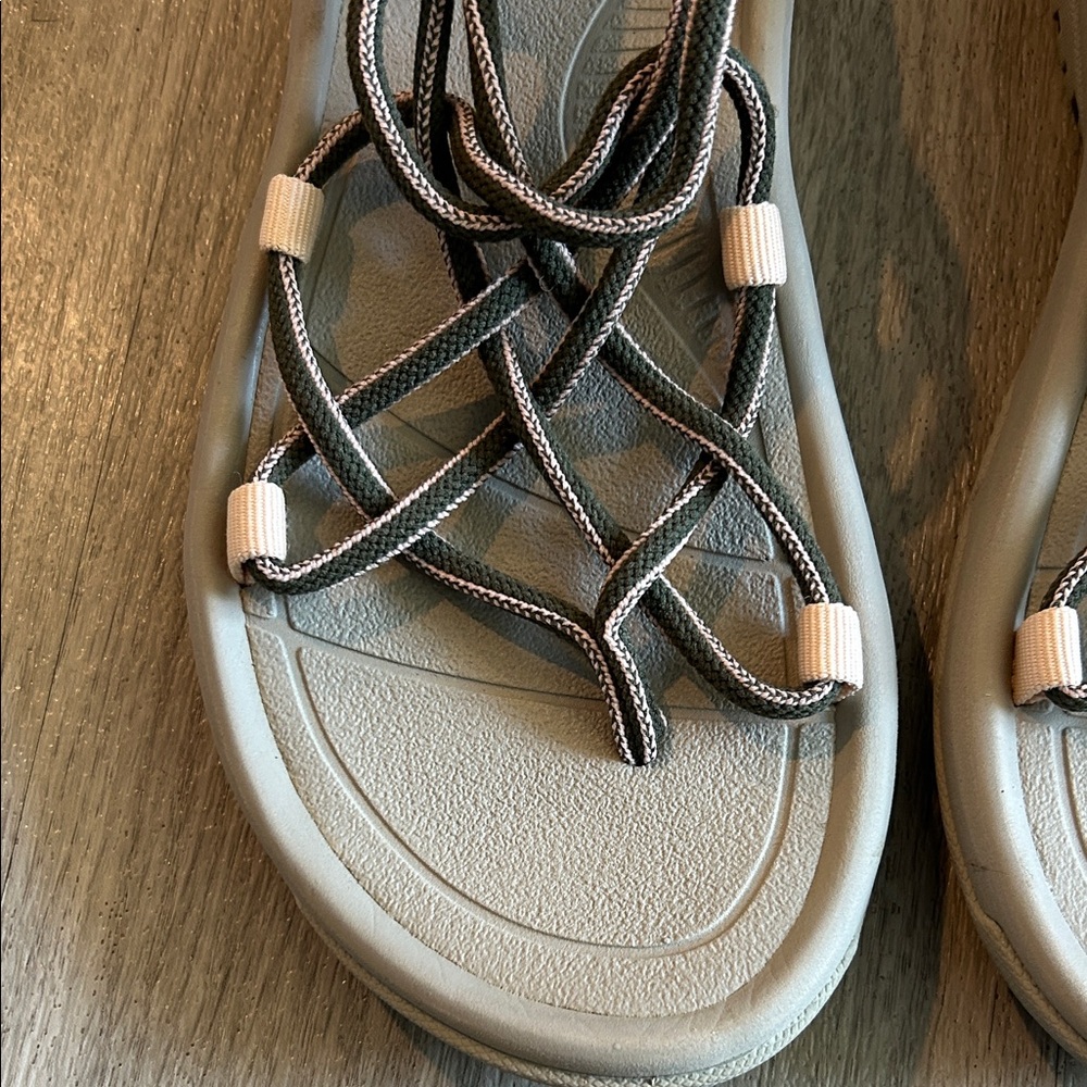 Teva Women's Sandals - green Very comfortable. - Picture 2 of 9